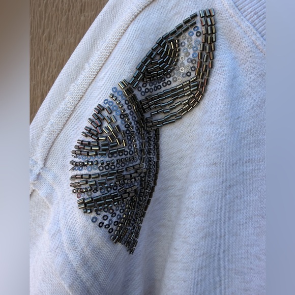 NWT Jessica Simpson Cream Cropped Sweatshirt with Silver Sequin Shoulders Sz L - Picture 8 of 9